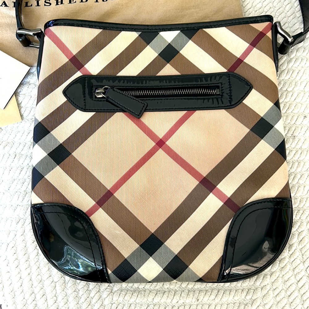 100% Authentic Burberry Dryden Nova Check!!